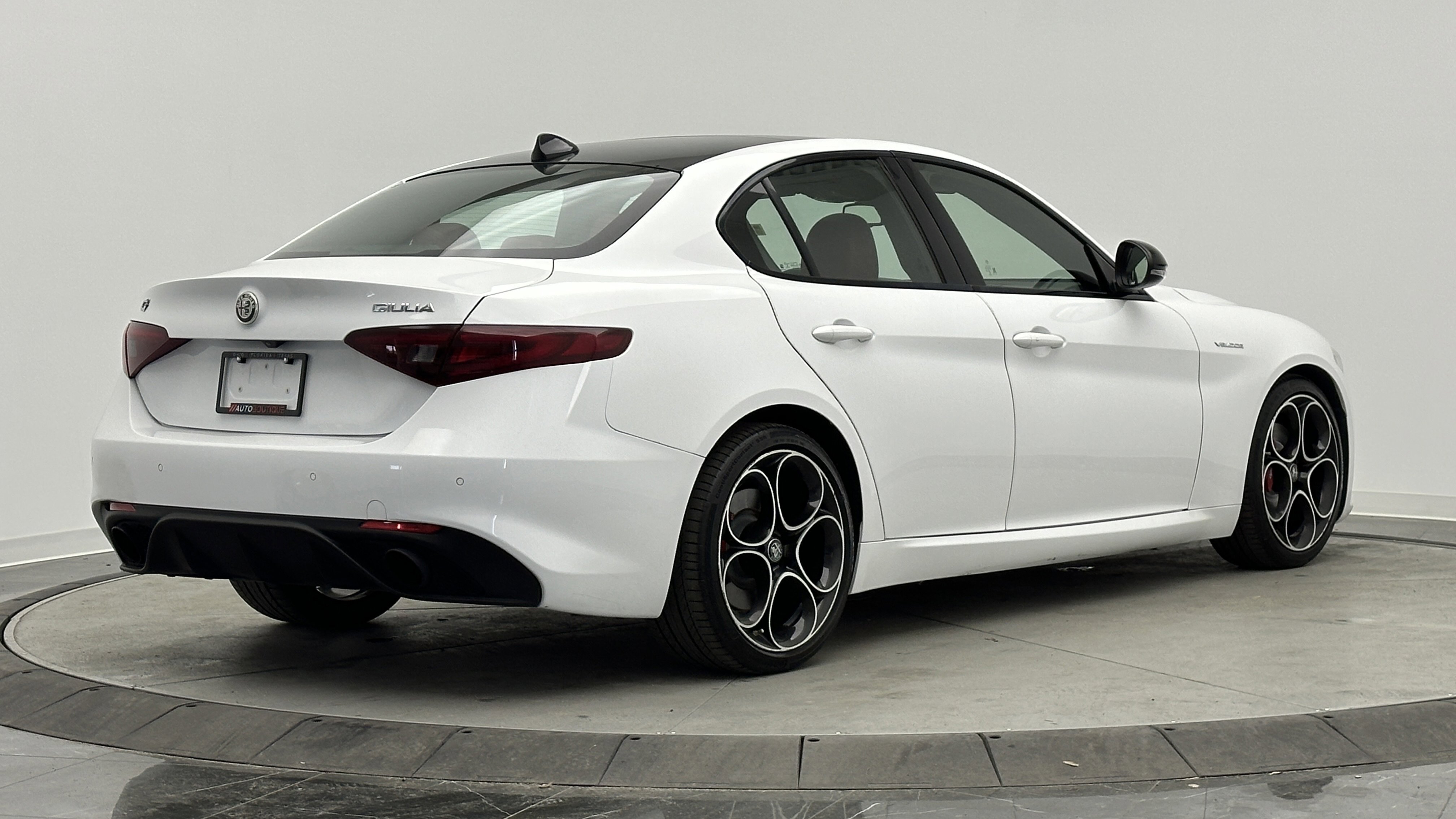 Used 2022 Alfa Romeo Giulia Veloce image 8