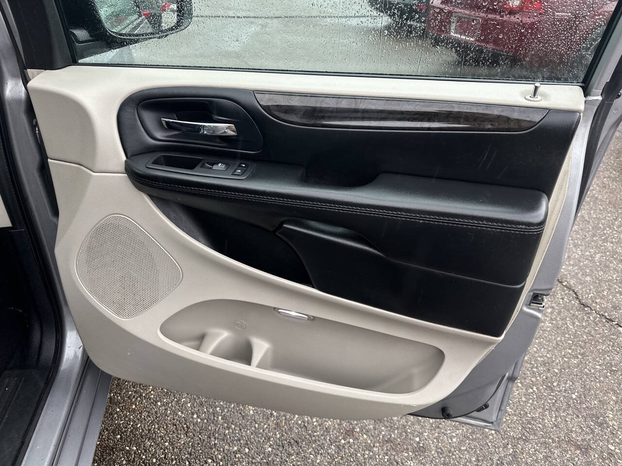 Used 2019 Dodge Grand Caravan SE FWD image 23