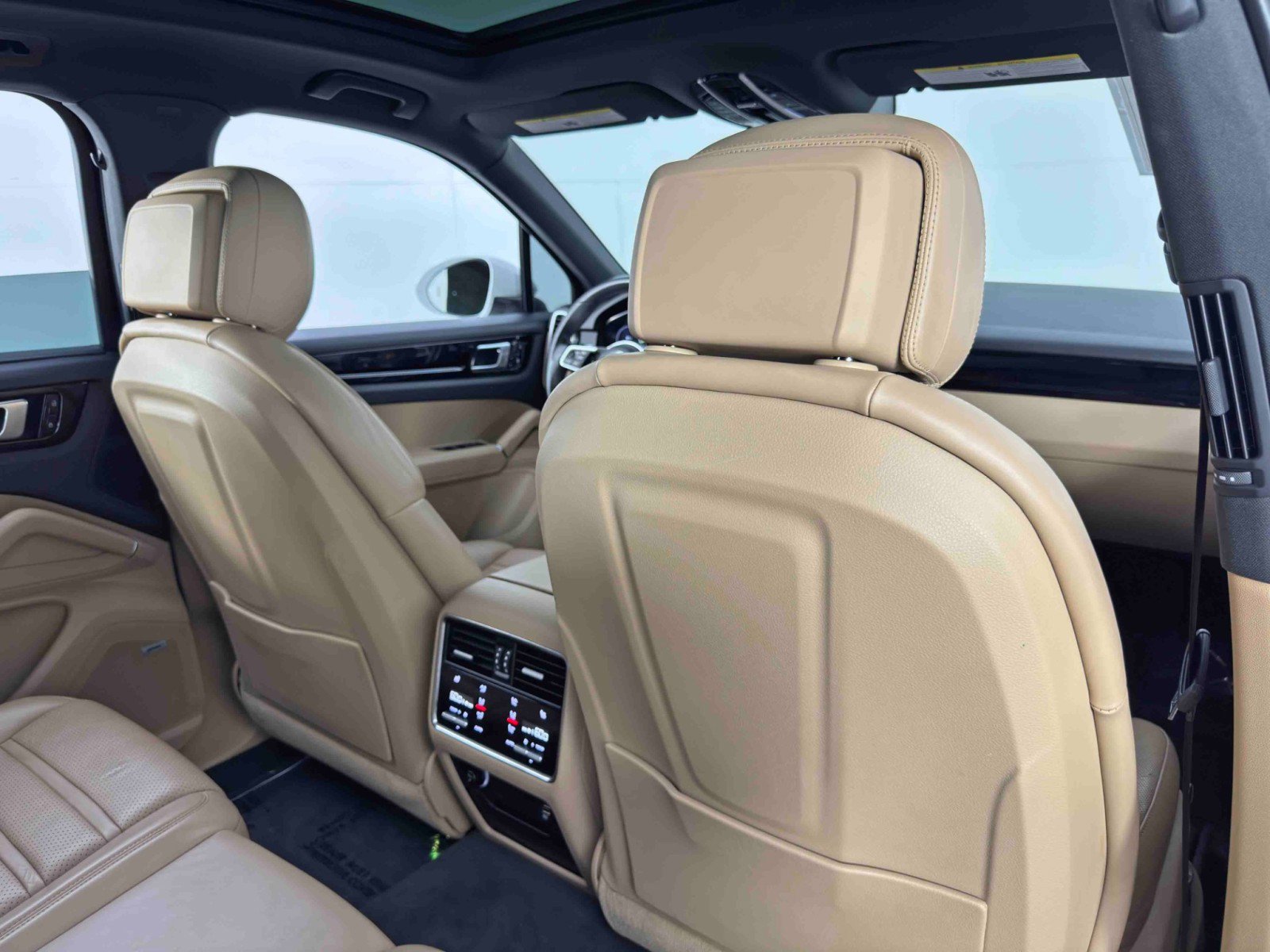 Used 2019 Porsche Cayenne E-Hybrid image 39