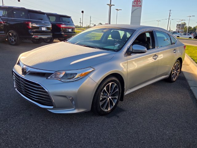 Used 2017 Toyota Avalon XLE FWD image 3