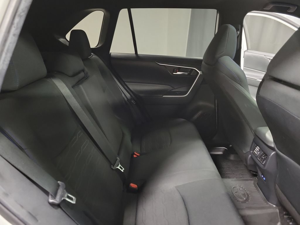 Used 2022 Toyota RAV4 SE w/ Convenience Package AWD/4WD image 32