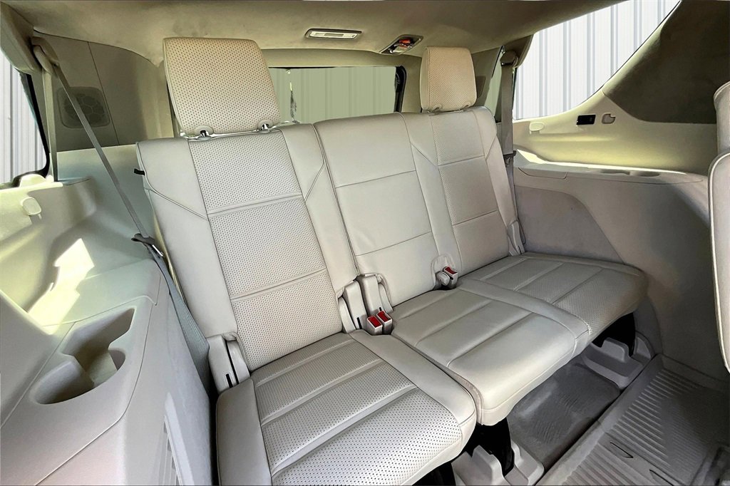 Used 2021 Cadillac Escalade Premium Luxury Platinum w/ Heavy-Duty Trailer Package image 28