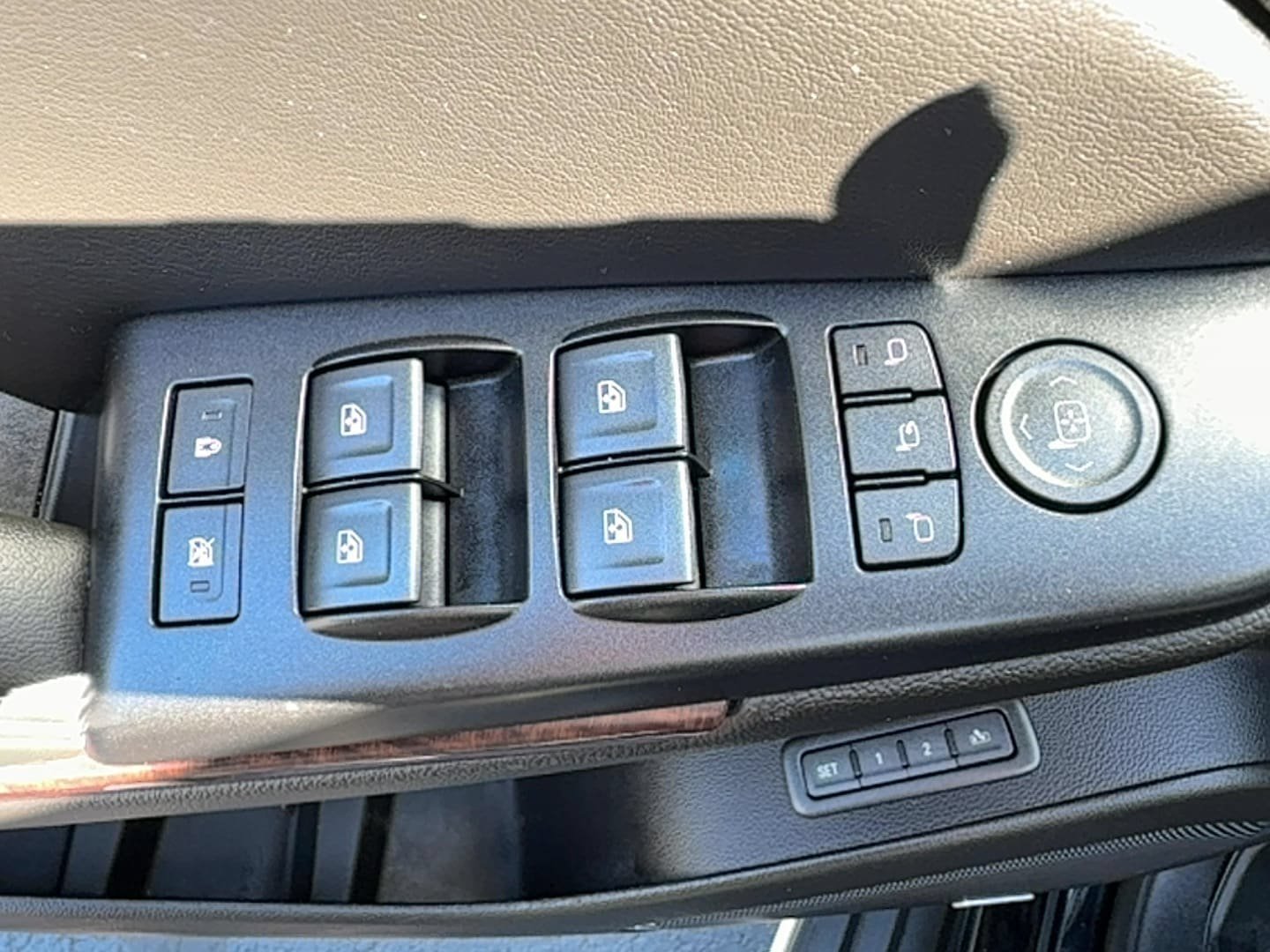Used 2018 GMC Yukon XL SLT AWD/4WD image 14