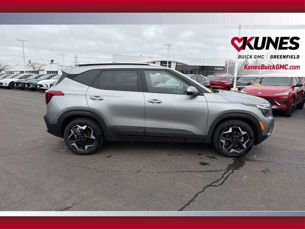 Used 2025 Kia Seltos S image 4