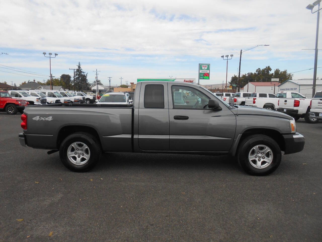 Used 2005 Dodge Dakota SLT image 2