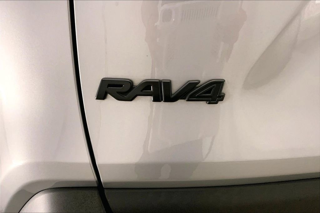 Used 2023 Toyota RAV4 XLE Premium image 7