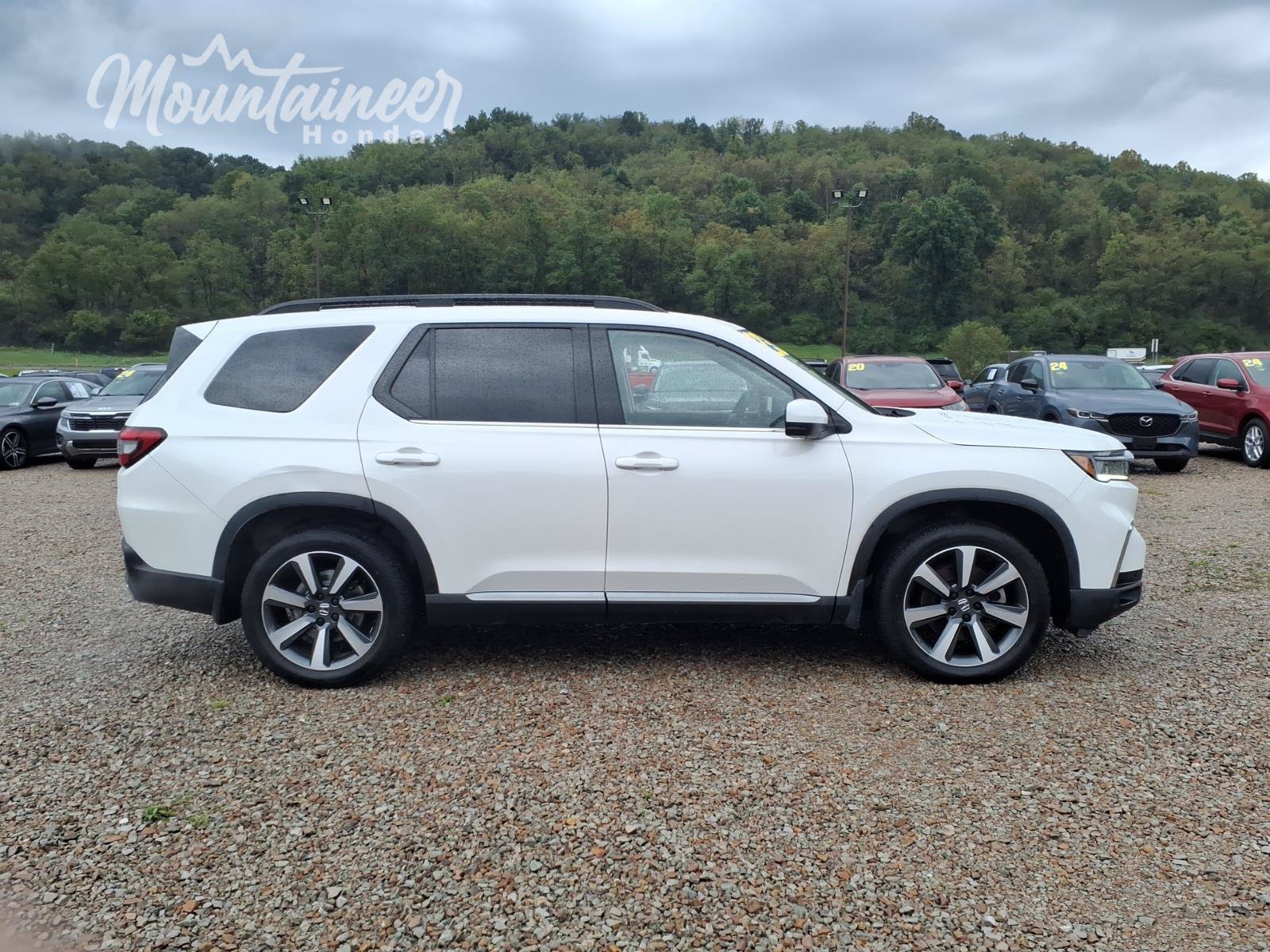 Used 2023 Honda Pilot Touring image 4