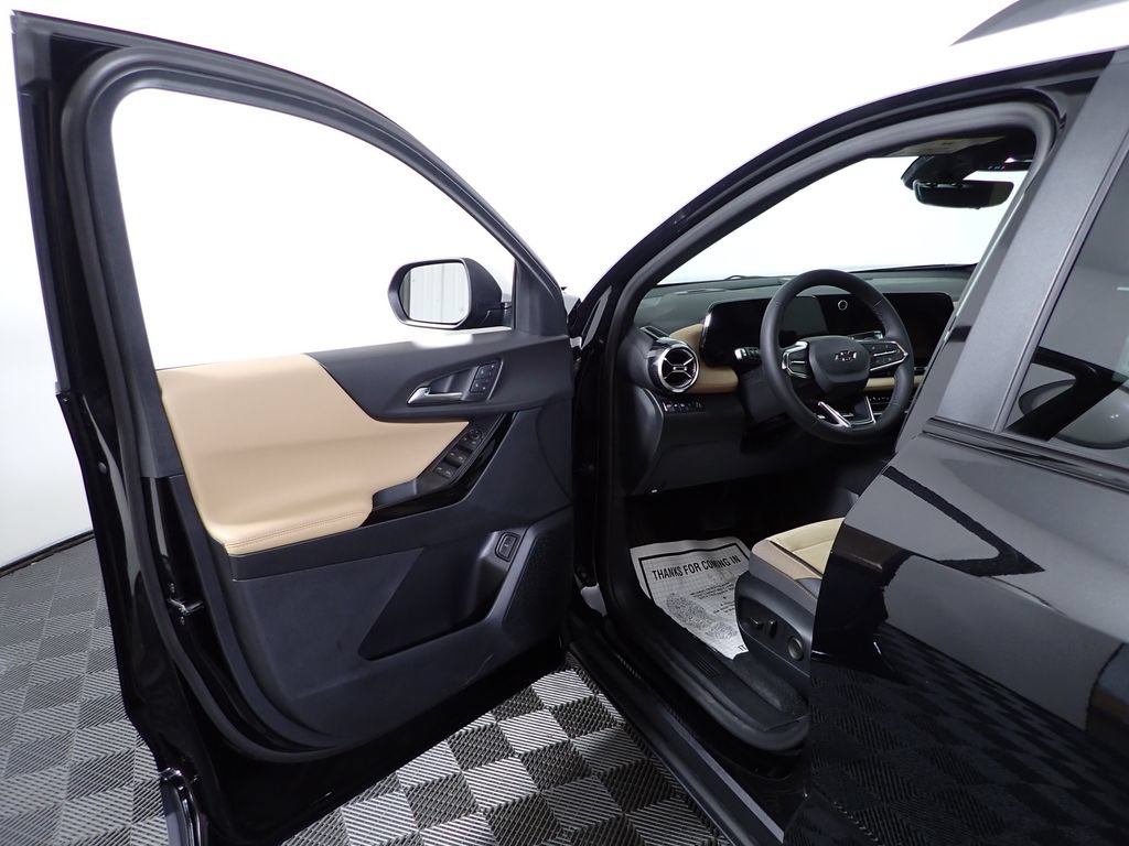 New 2026 Chevrolet Equinox ACTIV w/ Convenience Package III AWD/4WD image 20