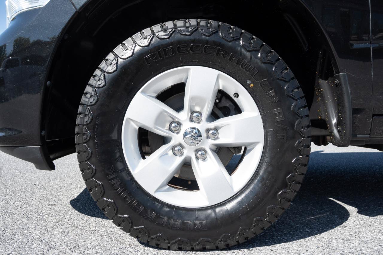 Used 2017 RAM 1500 Express AWD/4WD image 14