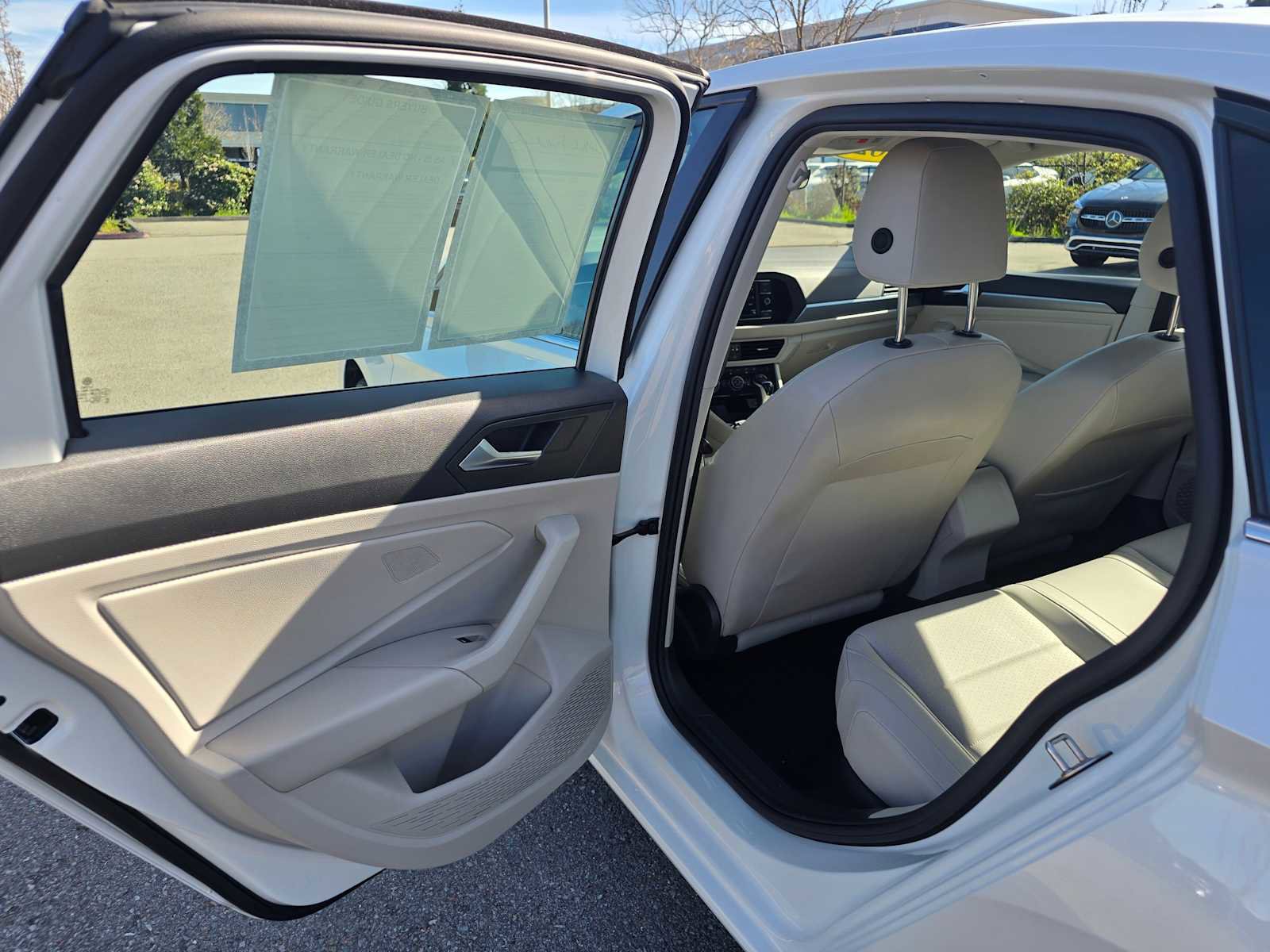 Used 2023 Volkswagen Jetta SE w/ Panoramic Sunroof Package image 17