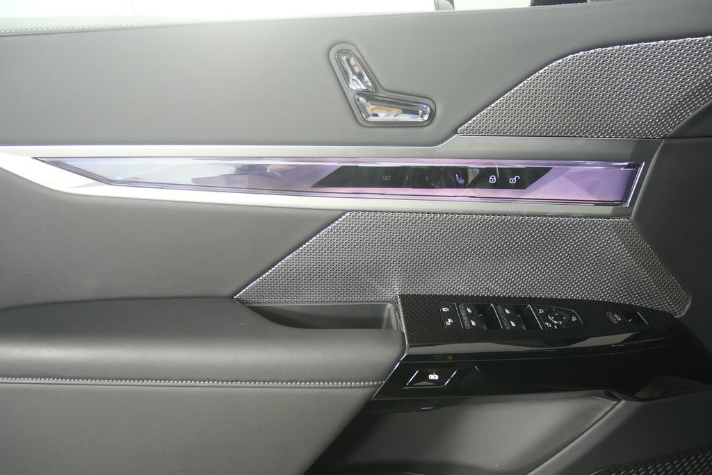 Used 2026 BMW i7 eDrive50 image 8