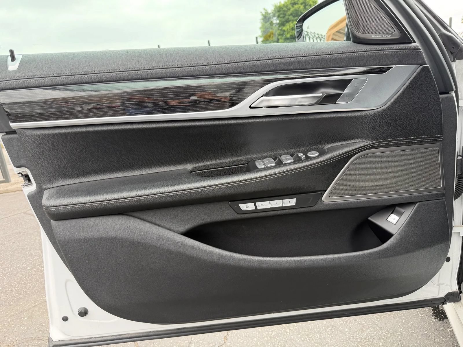 Used 2018 BMW 740i RWD image 28