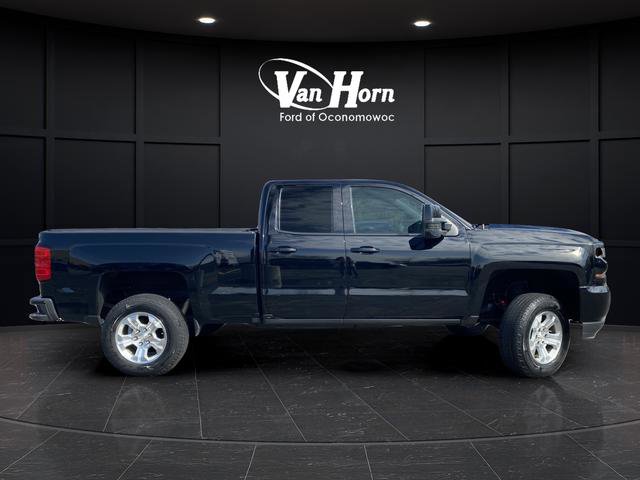 Used 2017 Chevrolet Silverado 1500 LT w/ Midnight Edition AWD/4WD image 7