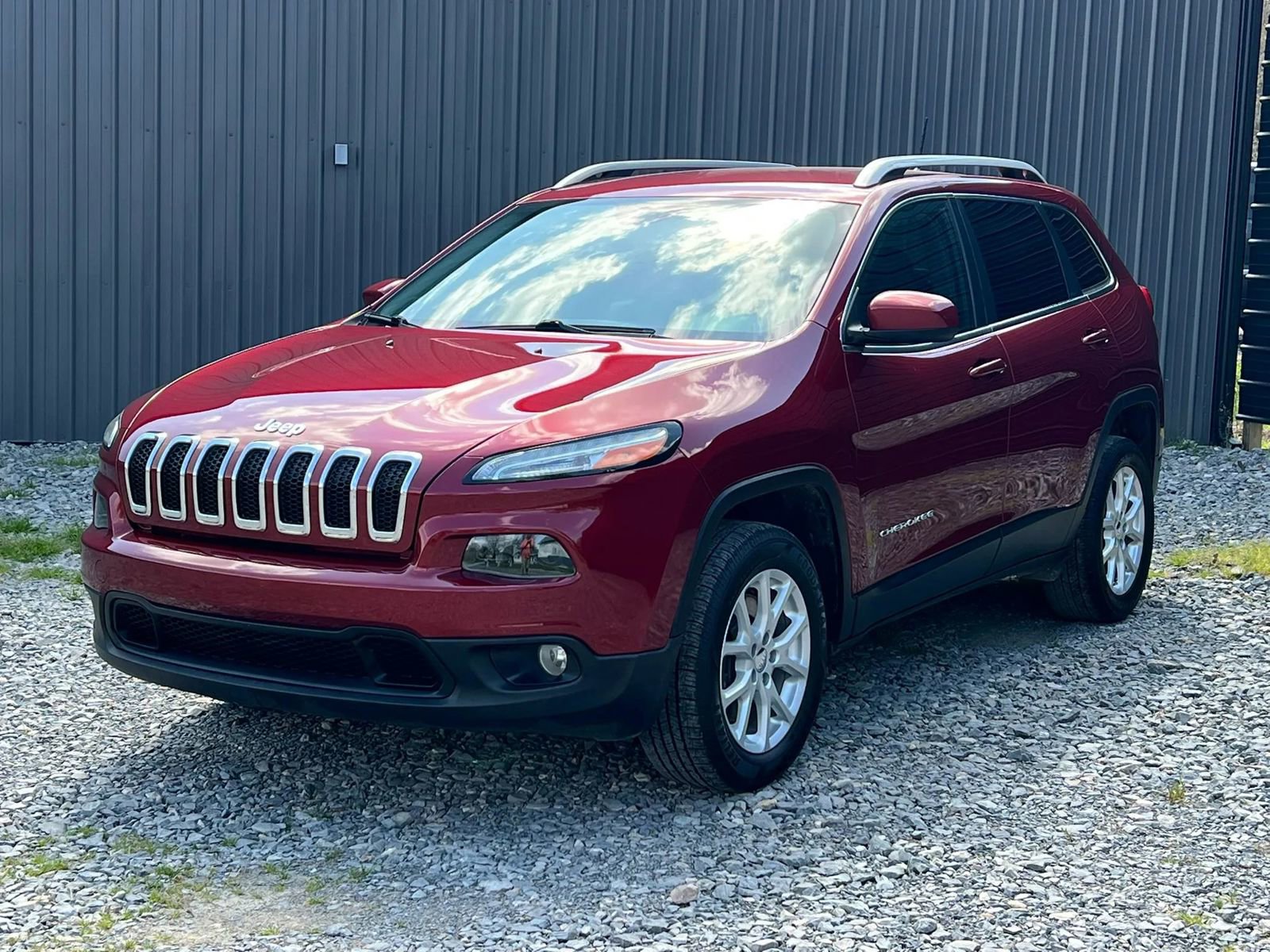Used 2017 Jeep Cherokee Latitude image 1