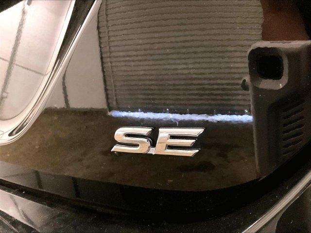 Used 2018 Toyota Camry SE FWD image 13