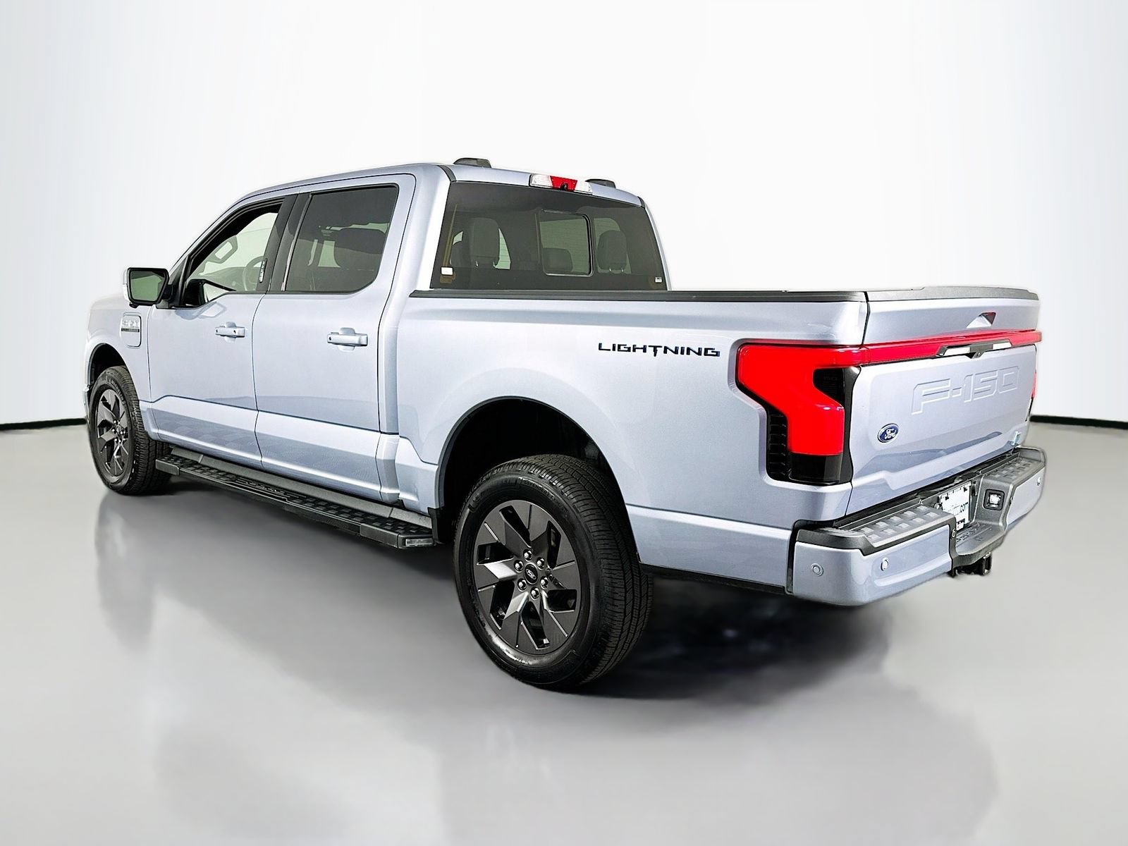 Used 2022 Ford F150 Lightning Lariat AWD/4WD image 5