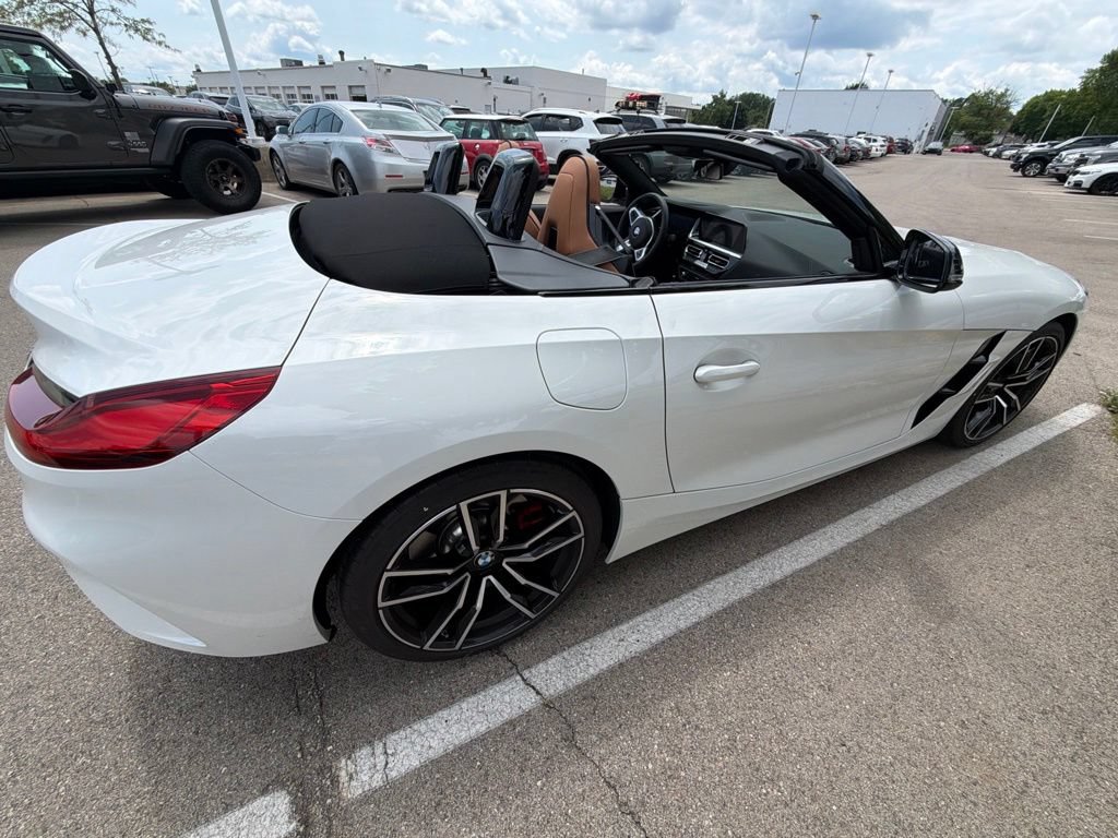 Used 2025 BMW Z4 M40i w/ Edition RWD image 9