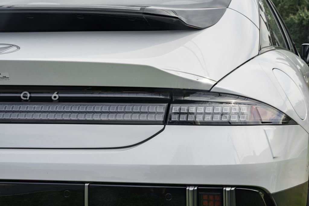 New 2024 Hyundai Ioniq 6 Limited image 6