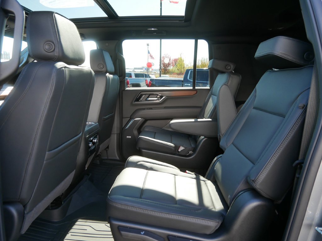 New 2026 GMC Yukon XL Denali w/ Sun & Power Step Package AWD/4WD image 16