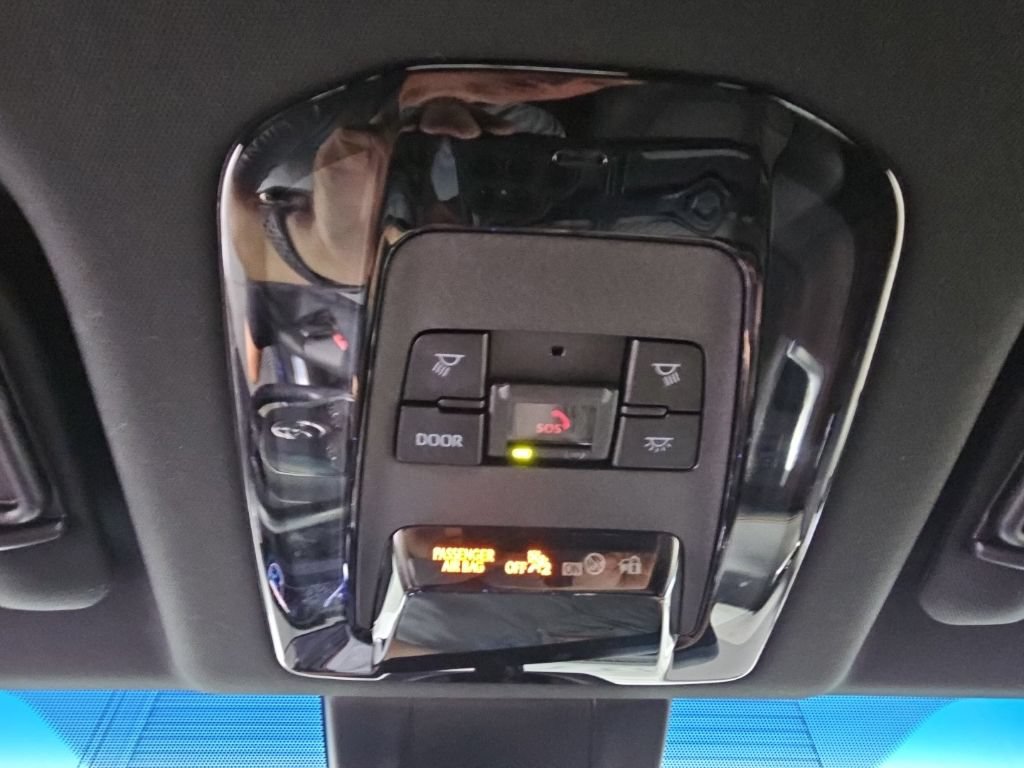 Used 2021 Toyota Venza Limited AWD/4WD image 24