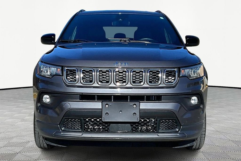 Used 2024 Jeep Compass Latitude image 3