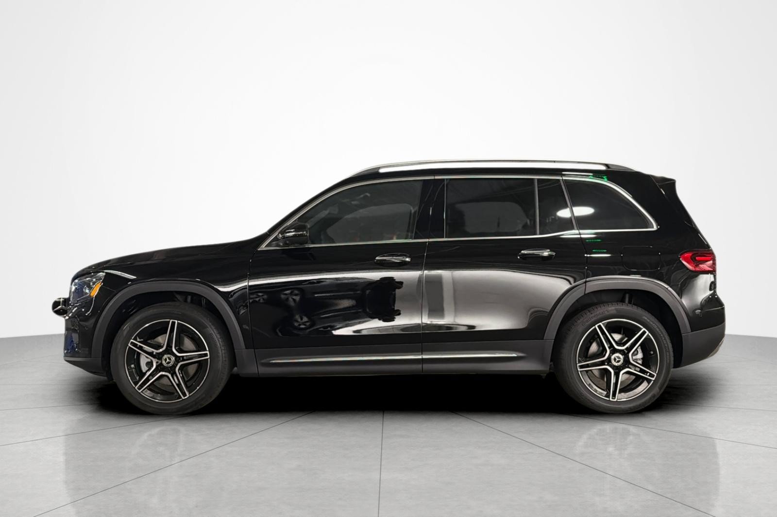 New 2026 Mercedes-Benz GLB 250 image 2