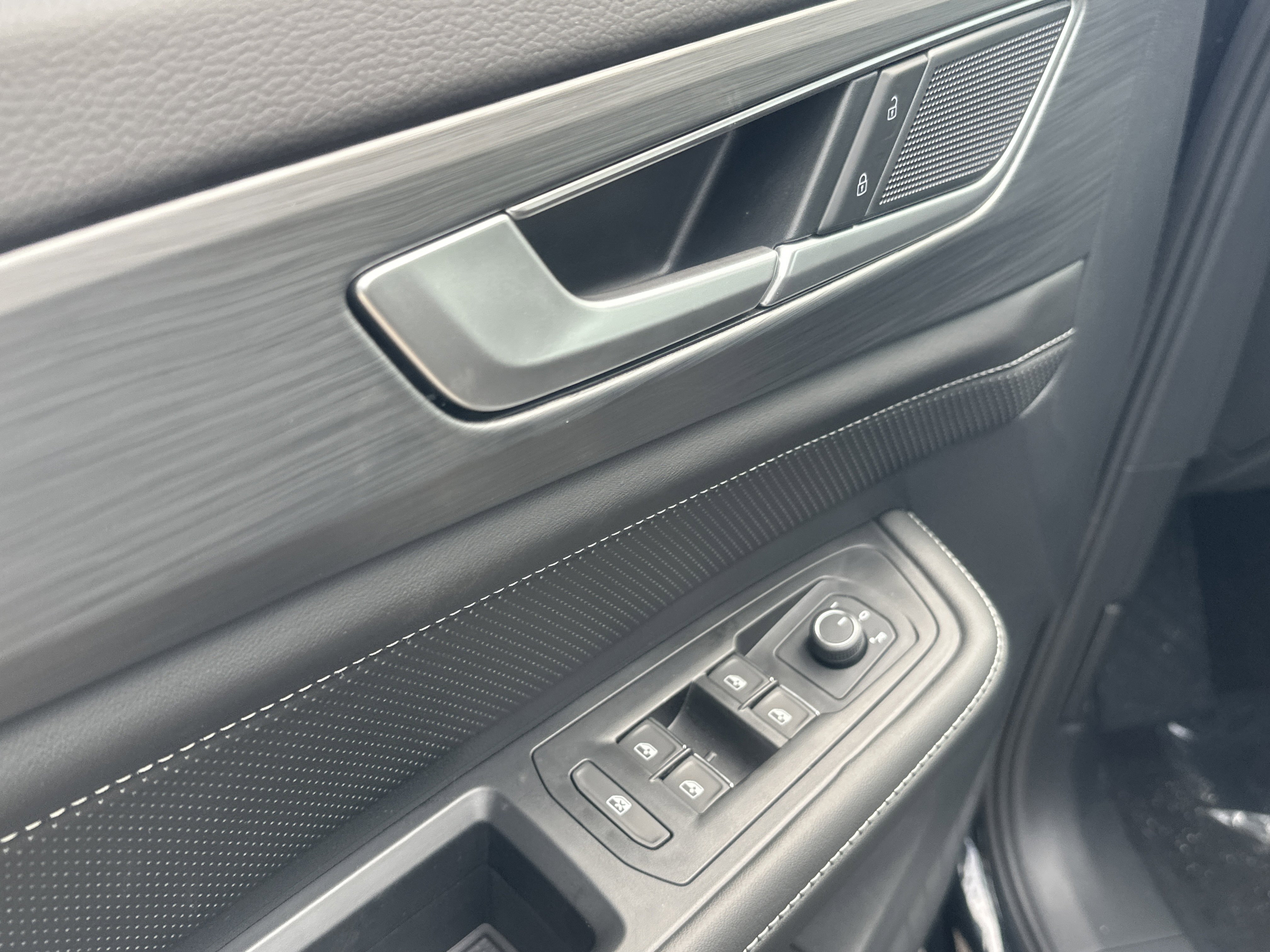 New 2026 Volkswagen Atlas Cross Sport SE image 15