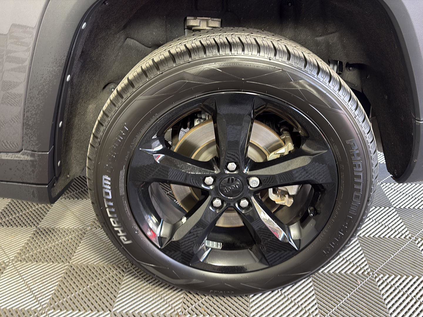 Used 2022 Jeep Grand Cherokee L Laredo image 14