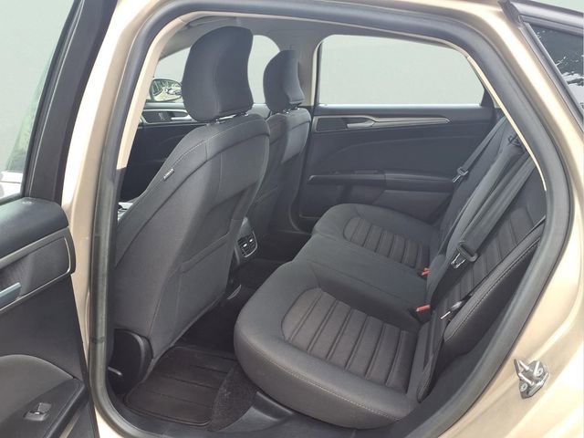 Used 2018 Ford Fusion SE w/ Fusion SE Technology Package FWD image 19