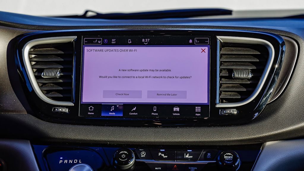 Certified 2024 Chrysler Pacifica Touring-L image 15