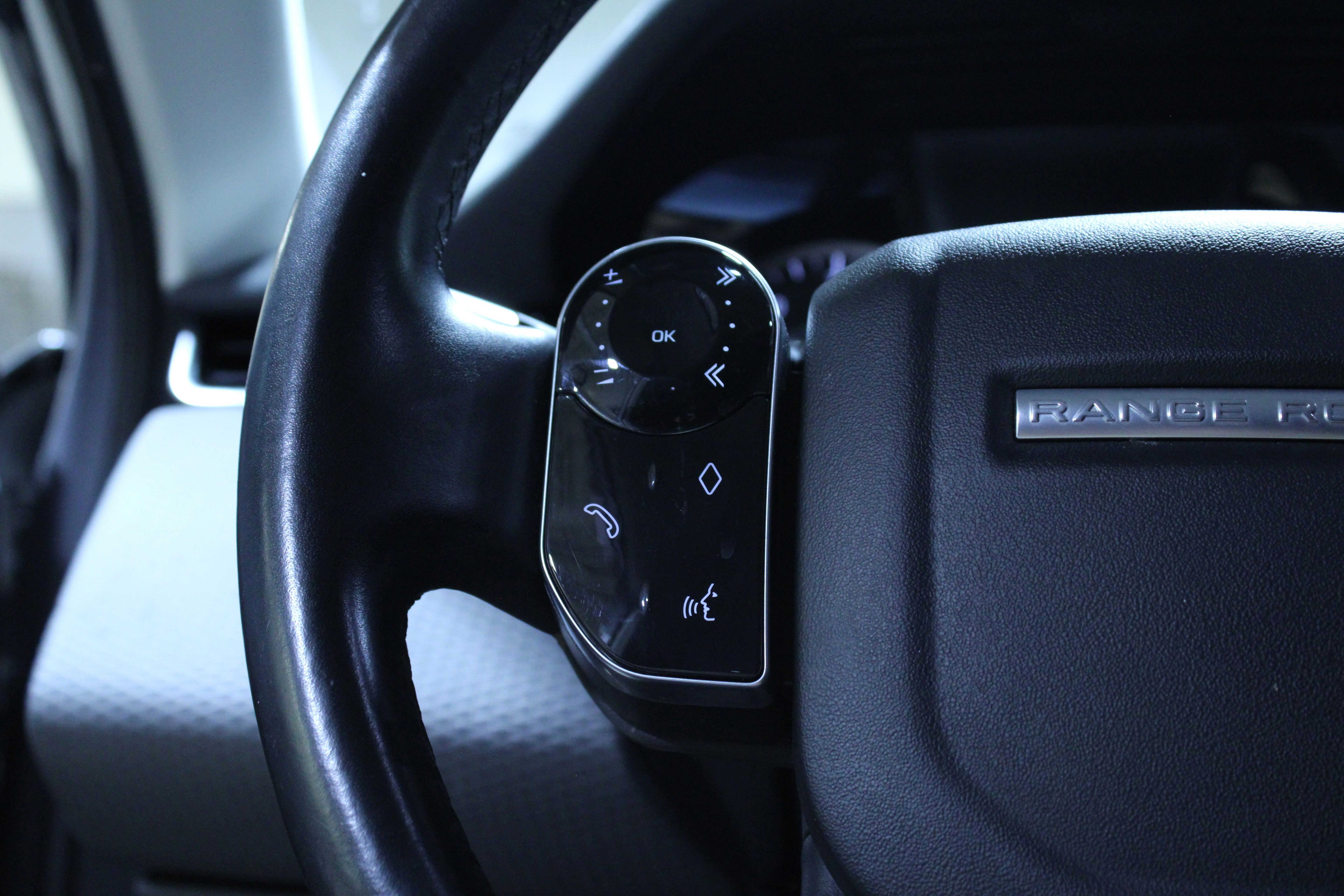 Used 2020 Land Rover Range Rover Evoque S image 14