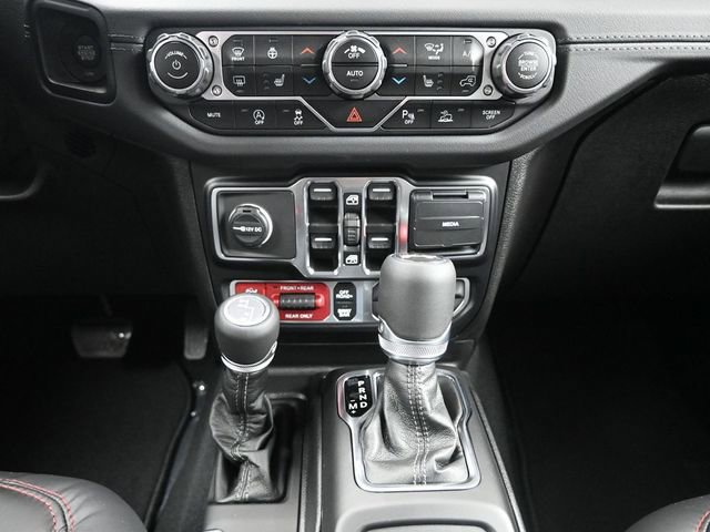 Used 2024 Jeep Wrangler Unlimited Rubicon w/ Capability Package image 13