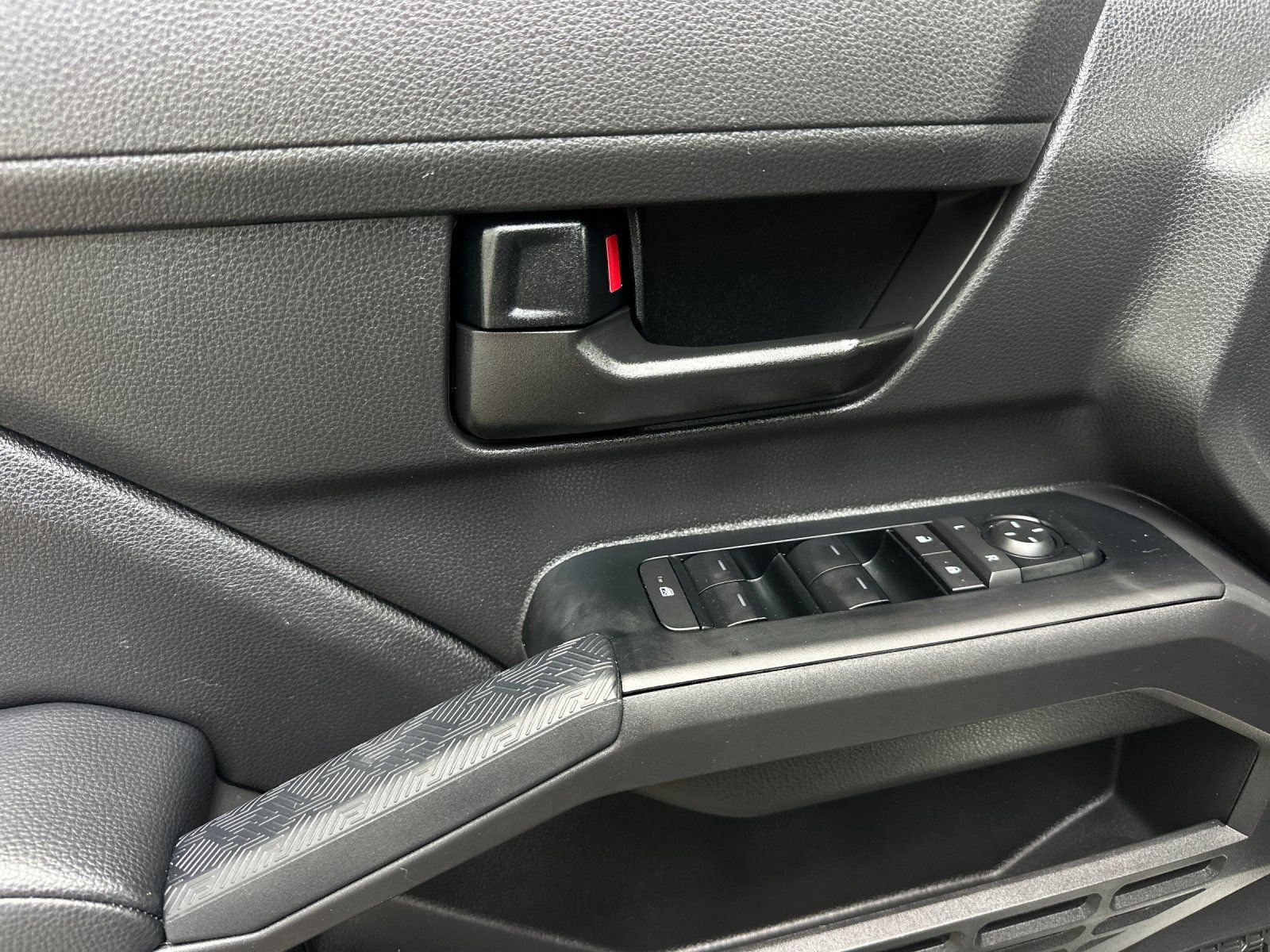 Used 2025 Toyota Tacoma SR5 AWD/4WD image 10