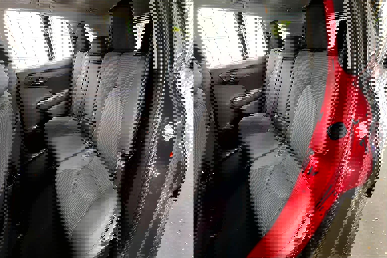 Used 2021 Toyota Highlander LE image 28