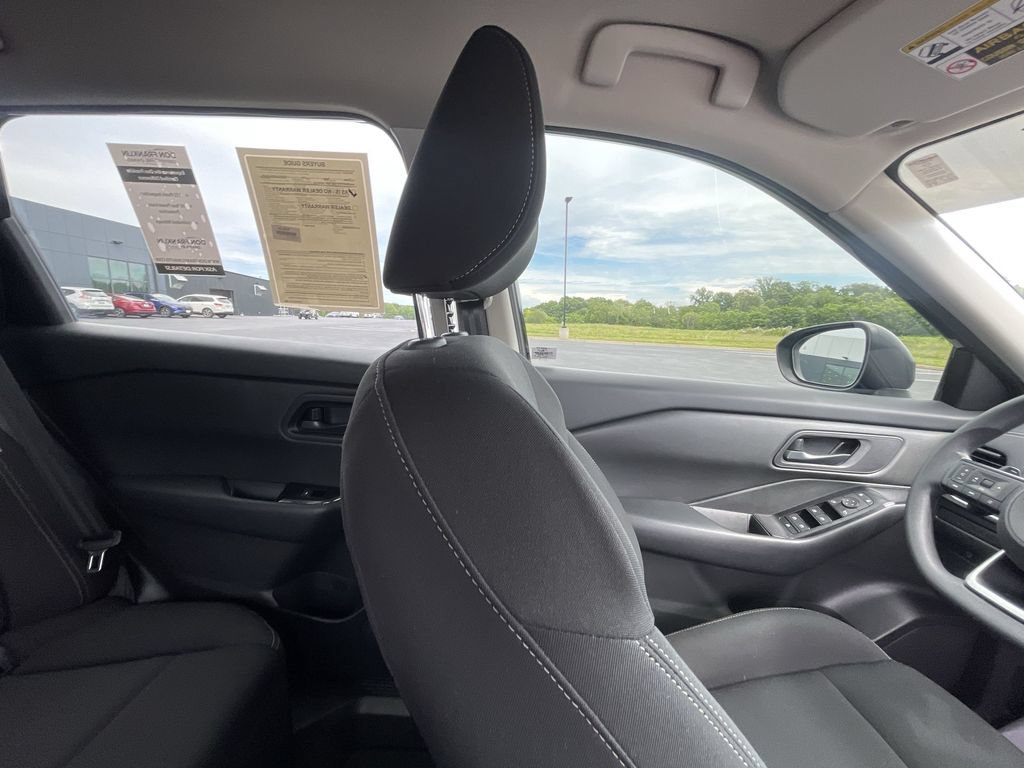 Used 2024 Nissan Rogue S AWD/4WD image 13