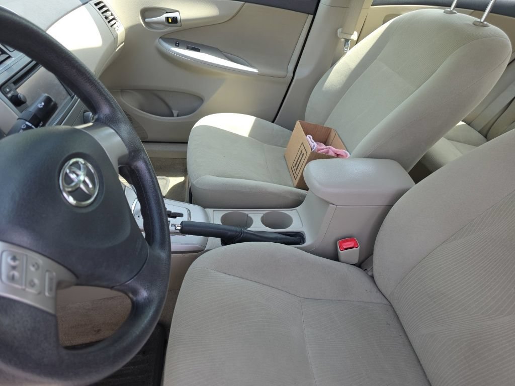 Used 2013 Toyota Corolla LE FWD image 23