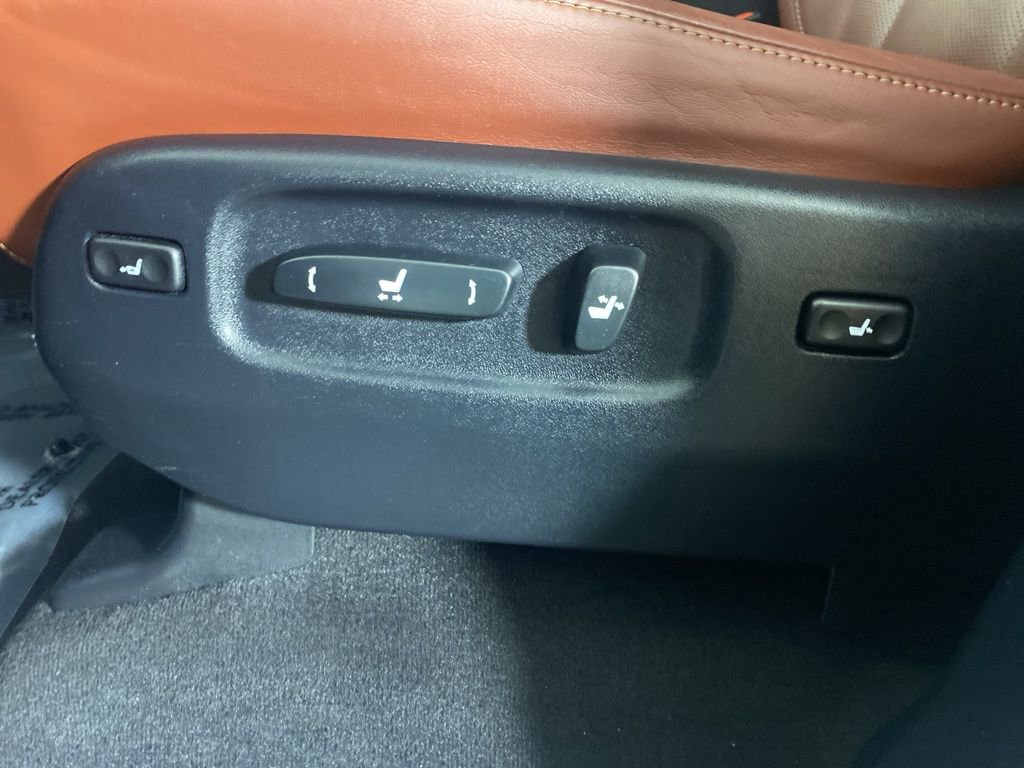 Used 2020 Lexus LX 570 4WD w/ Sport Package image 24