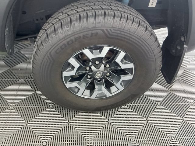 Used 2021 Toyota Tacoma TRD Off-Road w/ TRD Premium Off Road Package AWD/4WD image 17