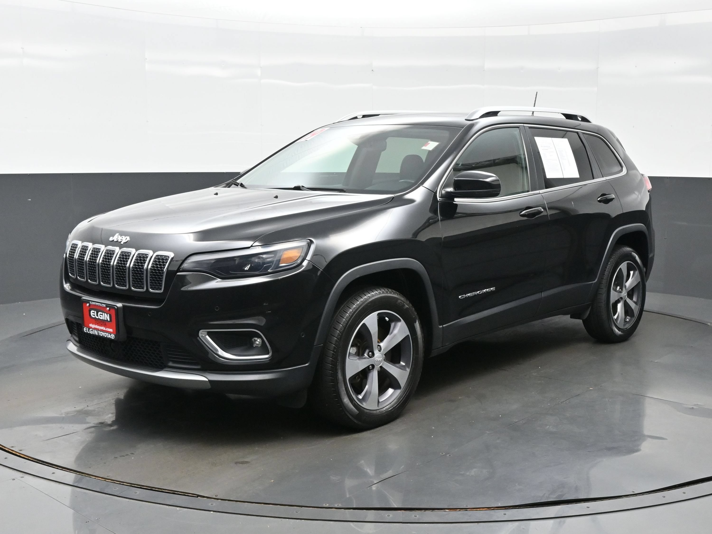 Used 2019 Jeep Cherokee Limited w/ Luxury Group AWD/4WD image 2