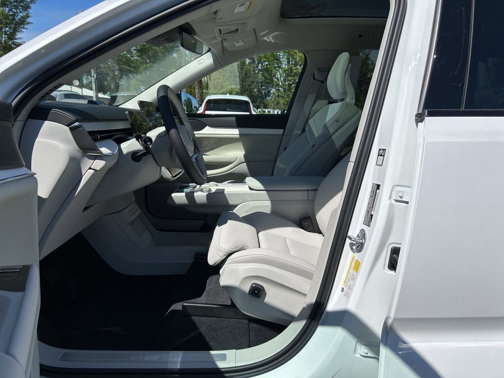New 2025 Volvo EX90 Plus image 4