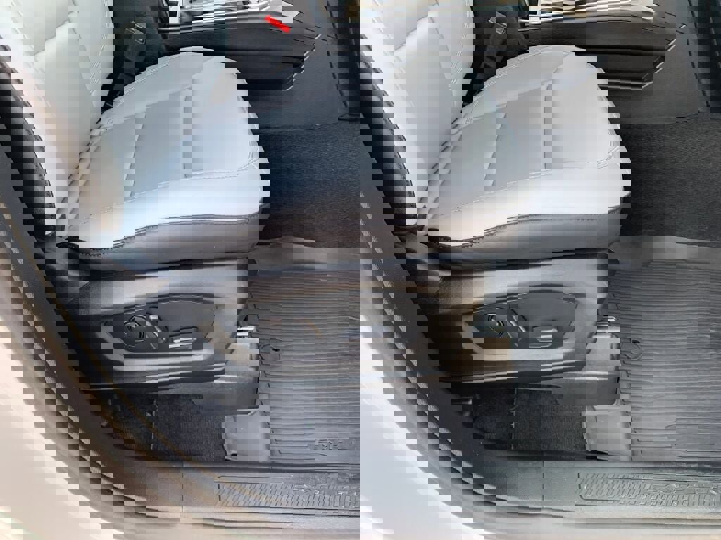 Used 2021 Ford Explorer XLT w/ Equipment Group 202A image 15