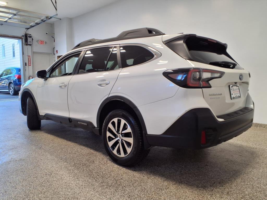 Used 2022 Subaru Outback Premium image 2