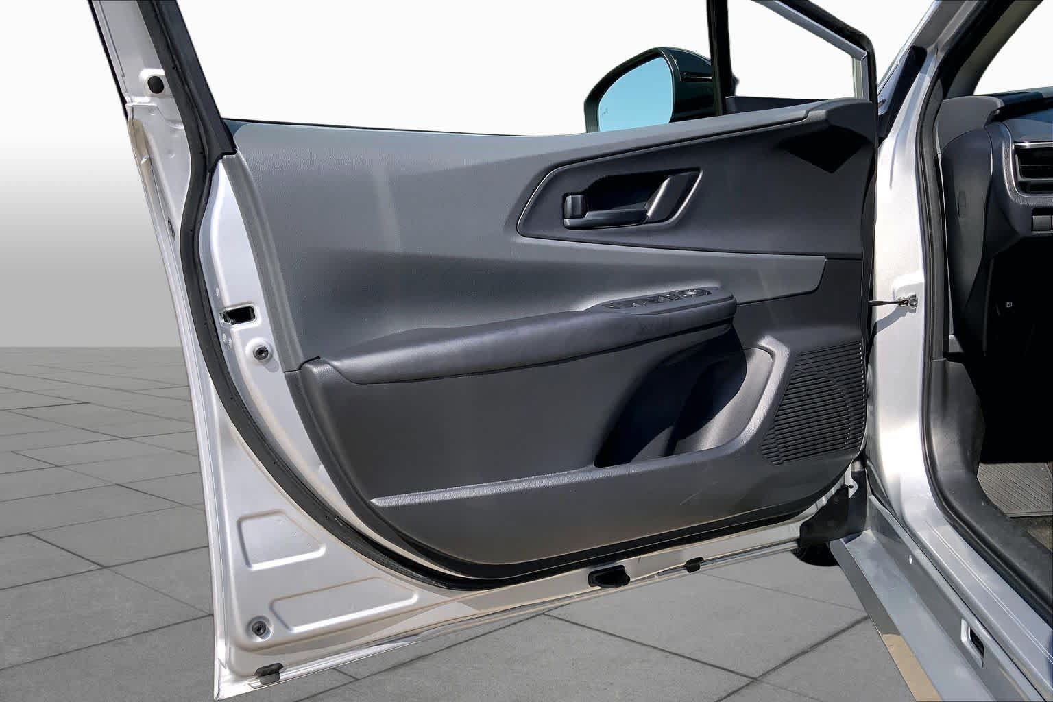 Used 2025 Toyota Prius LE FWD image 21