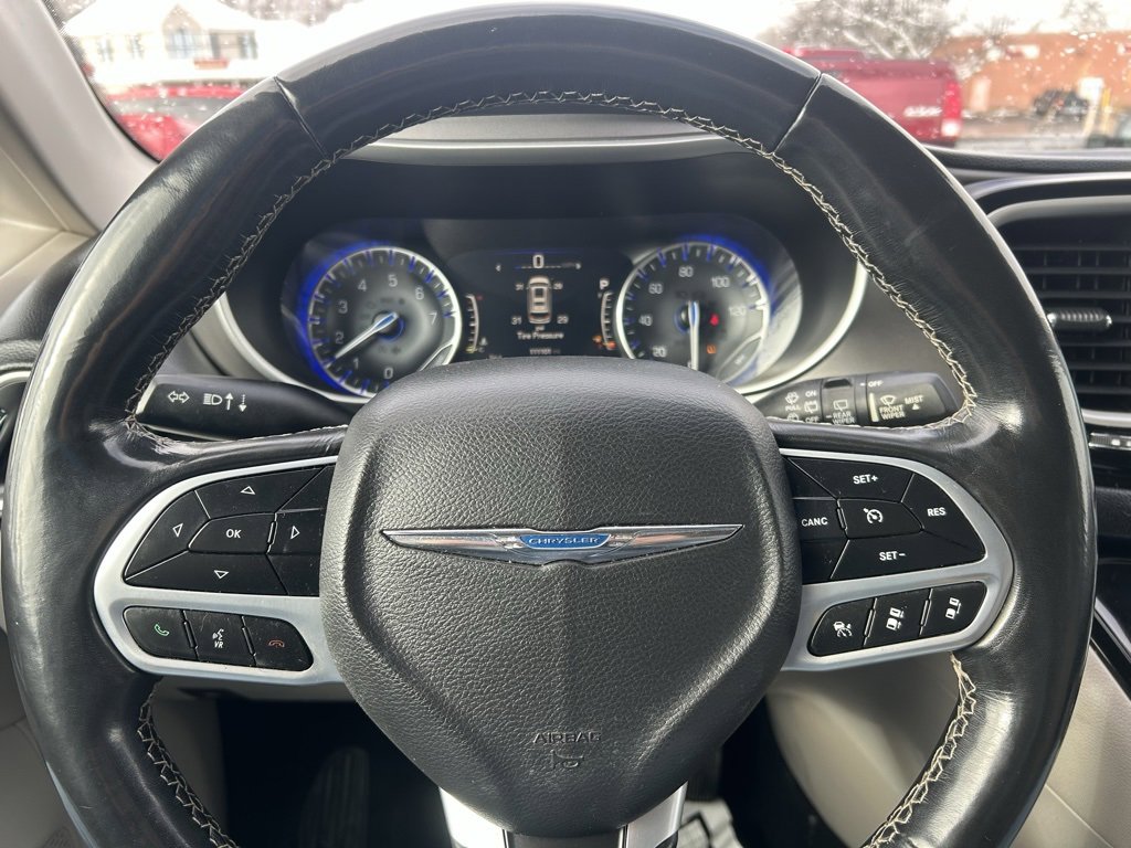 Used 2021 Chrysler Pacifica Touring-L image 16