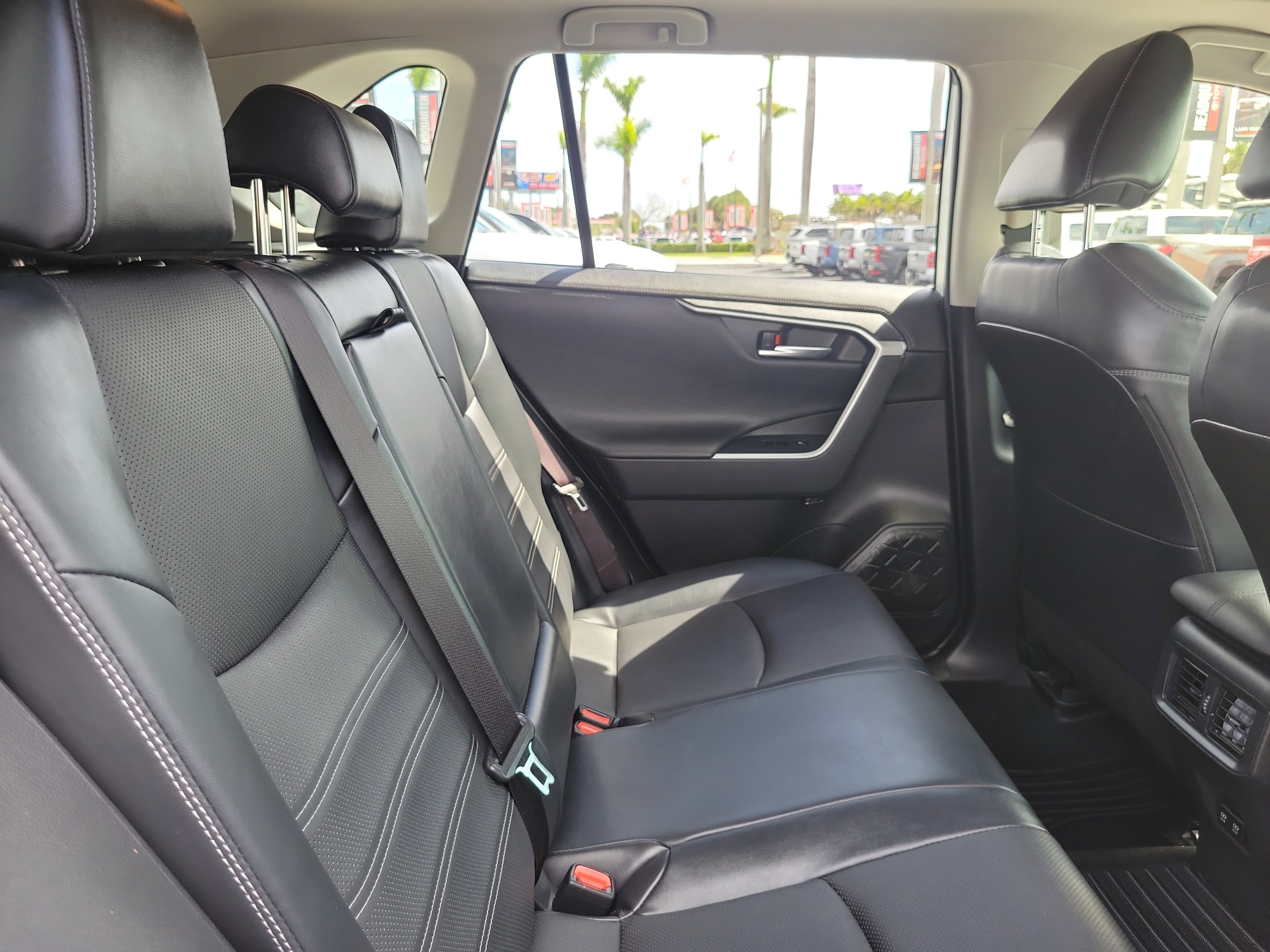 Used 2021 Toyota RAV4 Limited image 15