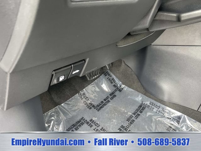 Used 2025 Nissan Versa SV w/ Trunk Package FWD image 18