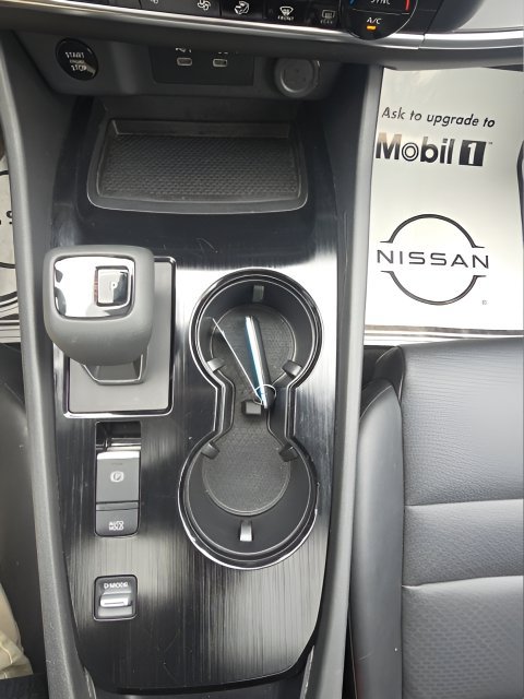 Certified 2025 Nissan Rogue SV w/ SV Premium Package FWD image 17