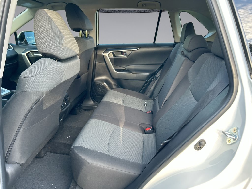 Certified 2025 Toyota RAV4 XLE FWD image 30