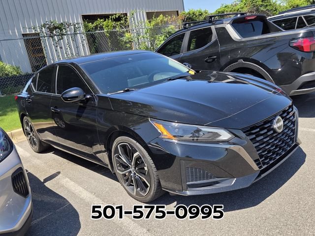 Used 2023 Nissan Altima 2.5 SR w/ SR Premium Package FWD image 3