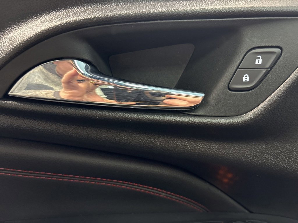 Certified 2025 Chevrolet Trax RS w/ Sunroof Package image 25